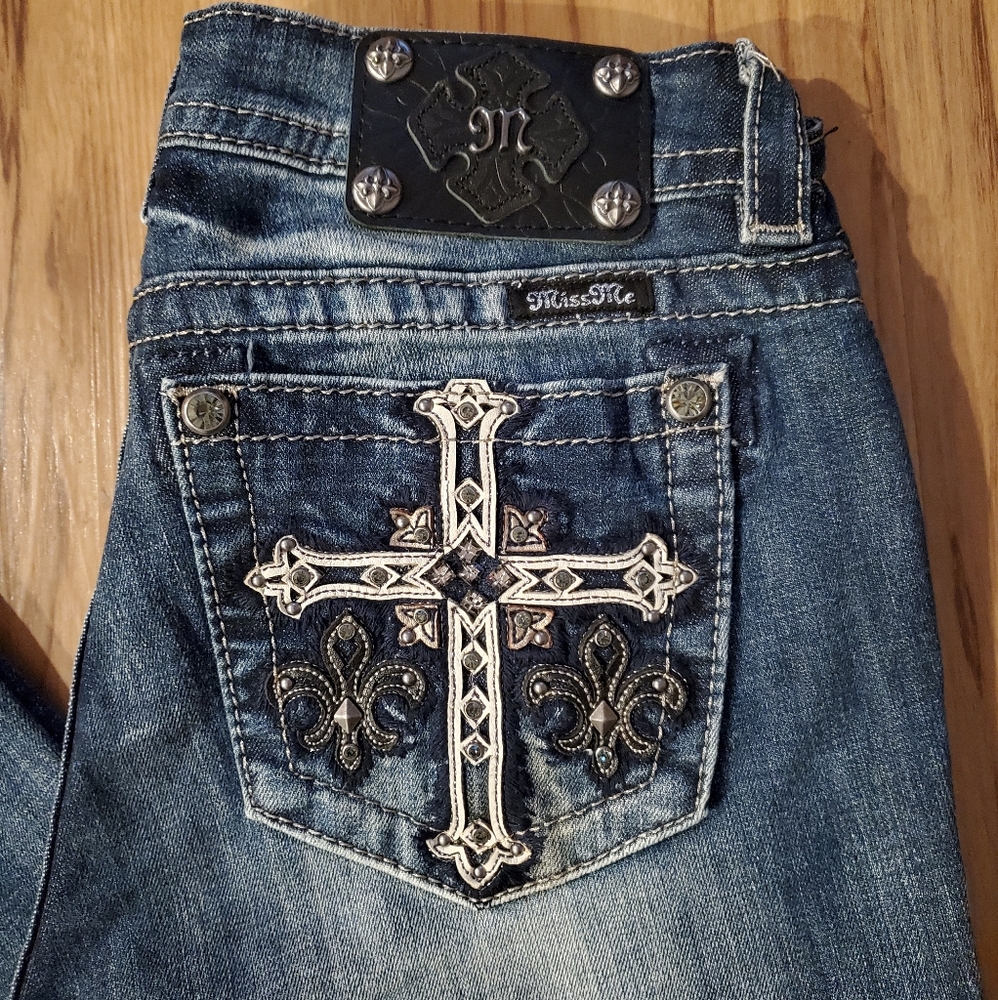 Miss Me Mid-Rise Boot Sz 28 inseam 34"